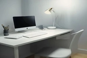 Comment bien positionner sa lampe de bureau pour éviter les reflets gênants